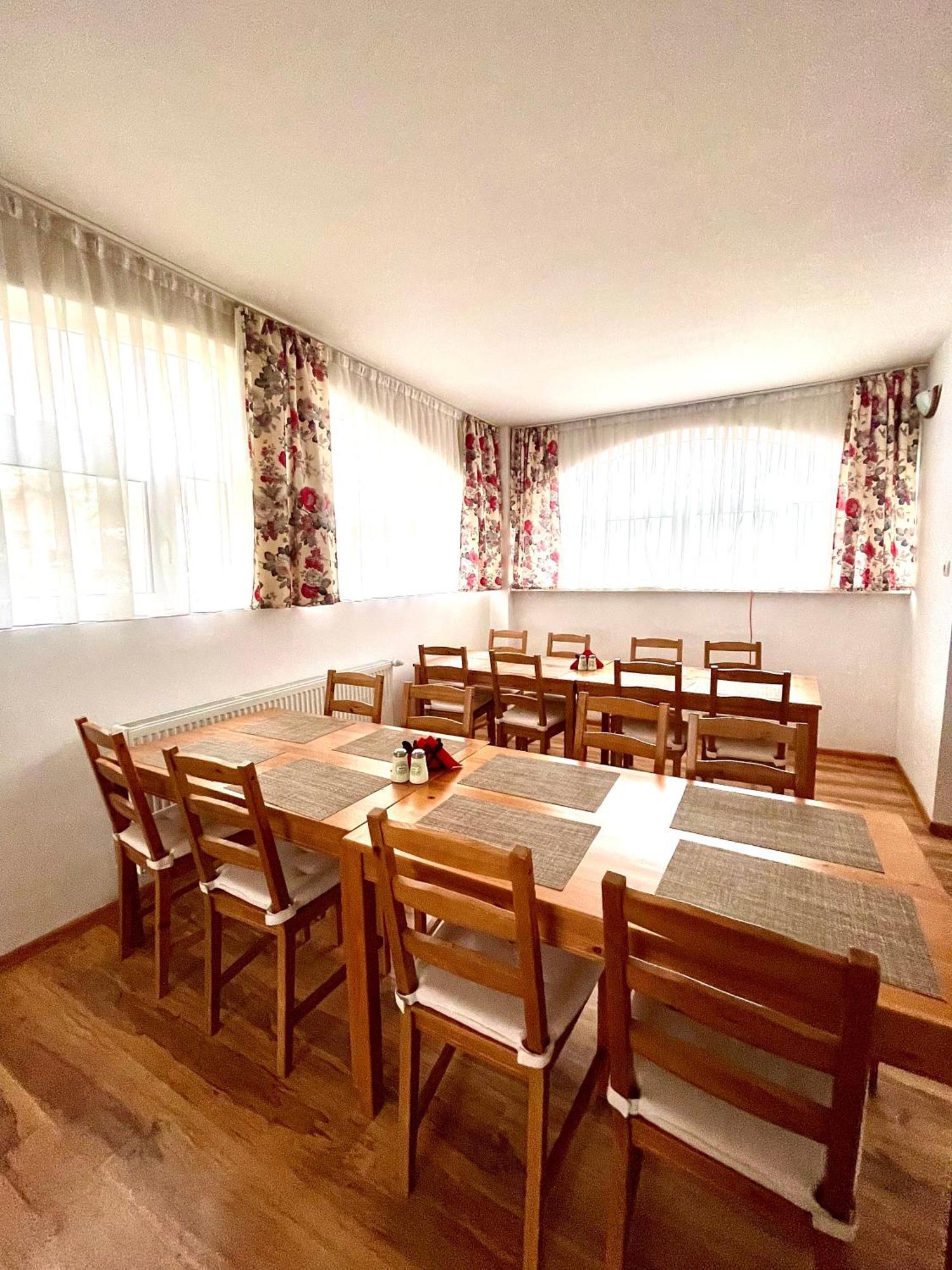 Hotel La Mama Pietroasa  Zewnętrze zdjęcie